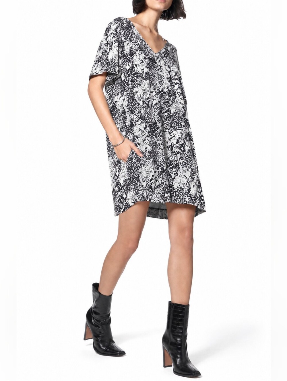 The Kit. Maya Tunic Mini Dress Graphic Black White Short Sleeves Pockets XL